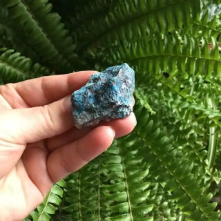 CHRYZOKOL MALACHIT surový kámen velikost 45 x 31 x 19 mm, 22g.