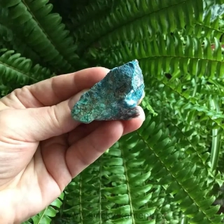 CHRYZOKOL MALACHIT surový kámen velikost 50 x 27 x 18 mm, 31g.