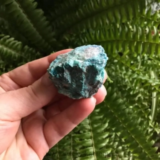 CHRYZOKOL MALACHIT surový kámen velikost 41 x 34 x 33 mm, 53g.
