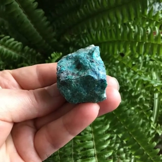 CHRYZOKOL MALACHIT surový kámen velikost 30 x 27 x 24 mm, 40g.