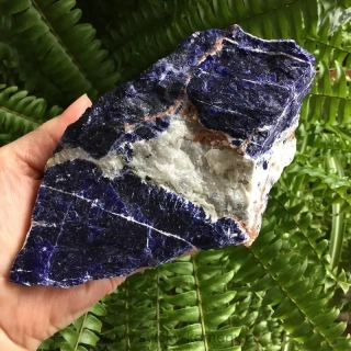 SODALIT MINERÁL velikost 149 x 106 x 72 mm, 801g.